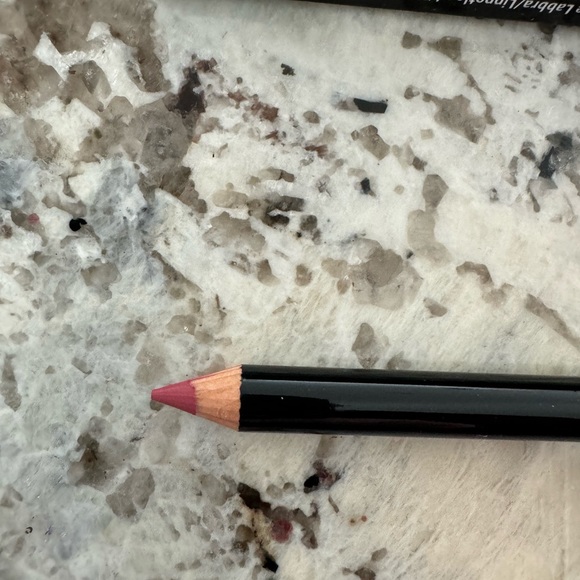Bobbie Brown lip pencil, color rose - Picture 2 of 3